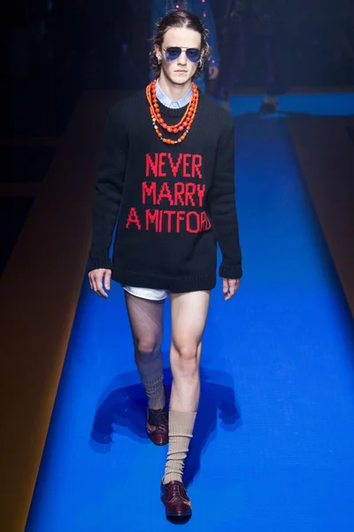 Look 30